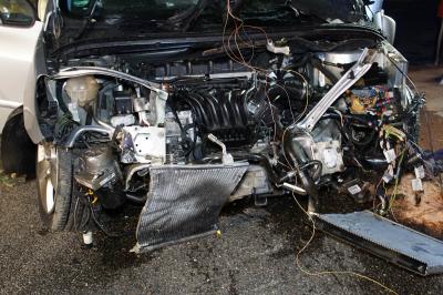 Pforzheim: schwerer Verkehrsunfall mit einem Pkw fordert 2 mittelschwer und 1 schwer Verletzte Person